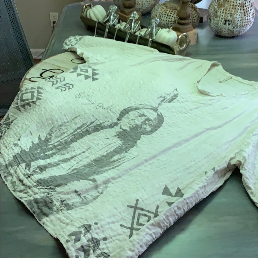 French Linen Quilted Magnolia Pearl Sitting Bull